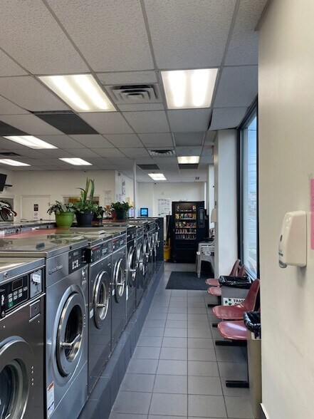 447 Smith St, Perth Amboy, NJ à vendre - Photo de l’immeuble – Image 2 sur 18