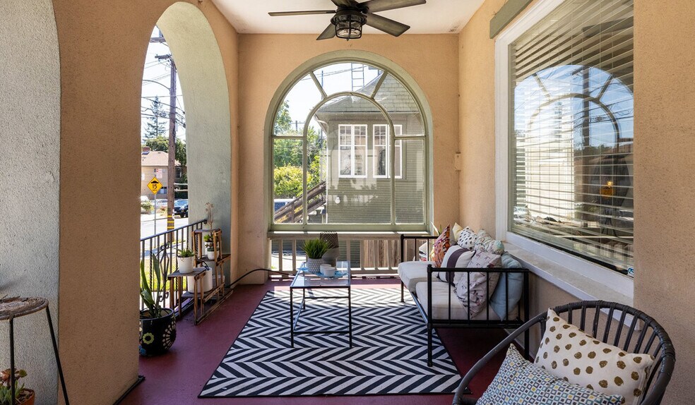 435 Vernon St, Oakland, CA à vendre - Photo de l’immeuble – Image 2 sur 17
