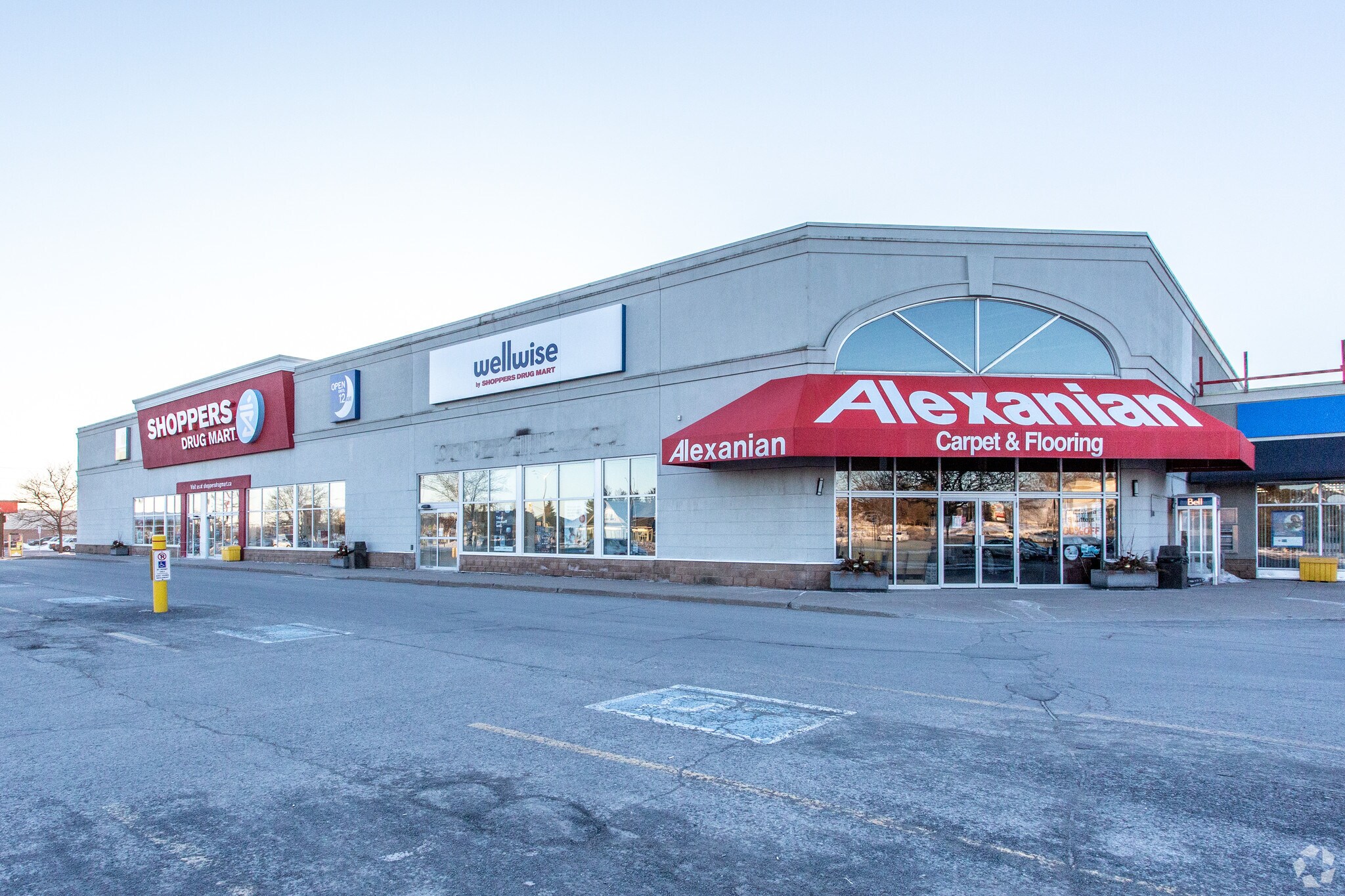 420 Hazeldean Rd, Ottawa, ON à louer Photo principale– Image 1 sur 5