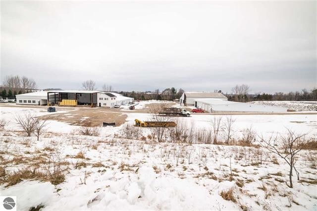 8055 Angell Rd, Williamsburg, MI à vendre - Photo de l’immeuble – Image 3 sur 66