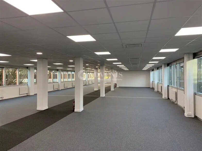 Bureau dans Cergy à louer - Photo de l’immeuble – Image 3 sur 9