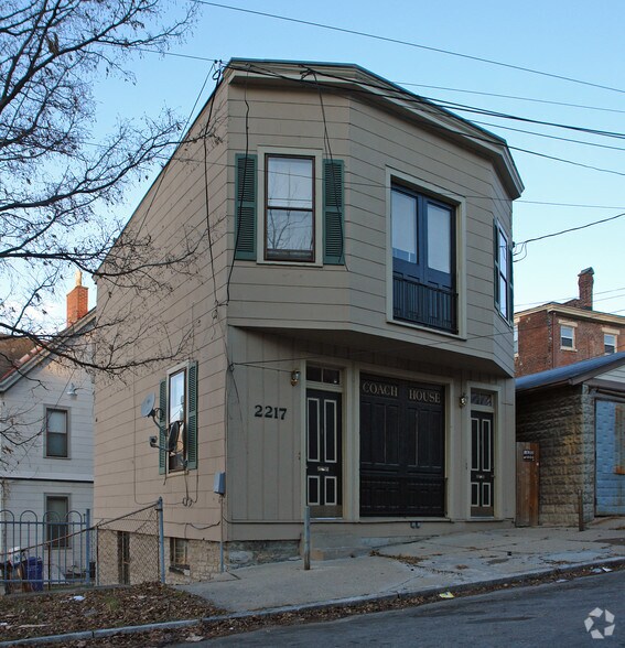 2217 Iowa Ave, Cincinnati, OH à vendre - Photo principale – Image 1 sur 2
