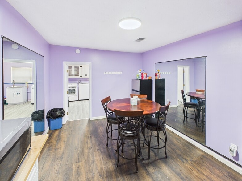 2404 Grant Ave, Saint Albans, WV à vendre - Photo intérieure – Image 2 sur 13