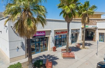 3503-3527 W Stetson Ave, Hemet, CA à louer Photo intérieure– Image 1 sur 14