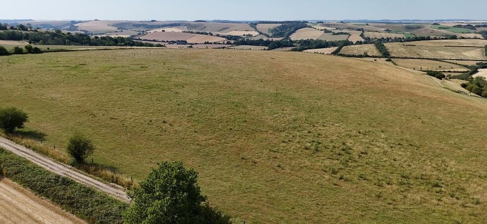 Land at West End Farm portefeuille de 2 biens à vendre sur LoopNet.fr - Photo principale – Image 2 sur 11