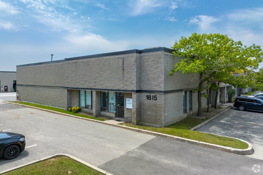 1815 Meyerside Dr, Mississauga, ON à louer - Photo principale – Image 1 sur 4