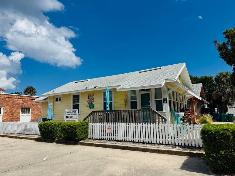 118 Hall Pl, Neptune Beach, FL à vendre - Photo de l’immeuble – Image 3 sur 8