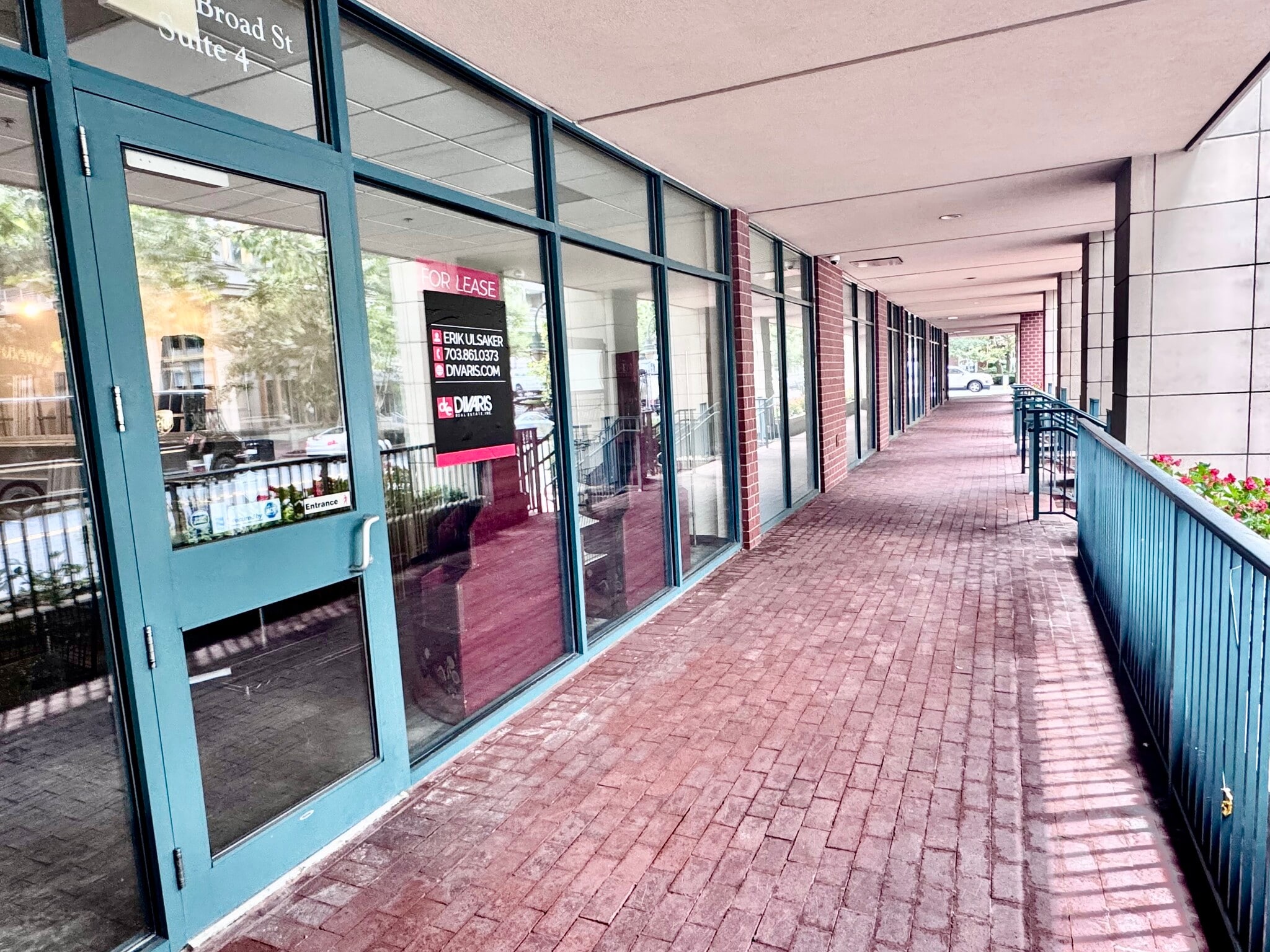 502 W Broad St, Falls Church, VA à louer Photo de l’immeuble– Image 1 sur 8