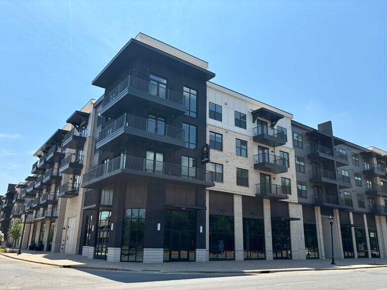 111 Gilead Rd, Huntersville, NC à louer - Photo de l’immeuble – Image 2 sur 2
