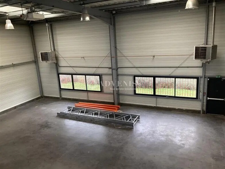 Local d’activités dans Mer à louer - Photo intérieure – Image 2 sur 4