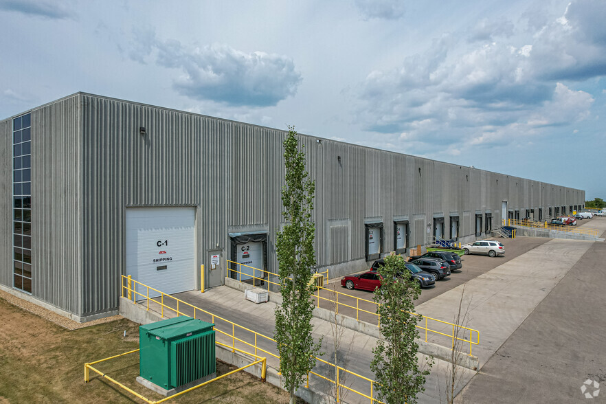 3006 51st Ave, Edmonton, AB à louer - Photo de l’immeuble – Image 2 sur 4