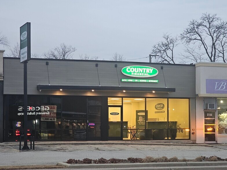 8140 N Milwaukee Ave, Niles, IL à louer - Photo de l’immeuble – Image 1 sur 1