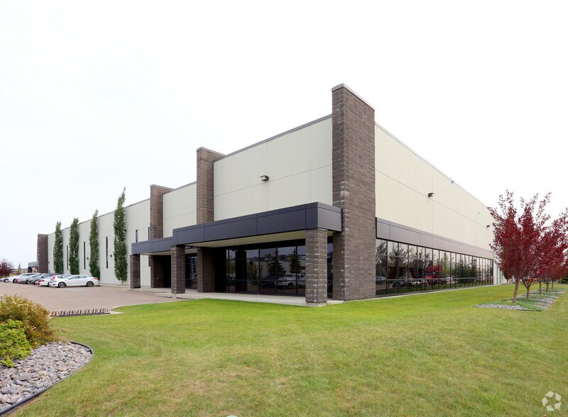 3521 56th Ave NW, Edmonton, AB à louer - Photo de l’immeuble – Image 2 sur 7
