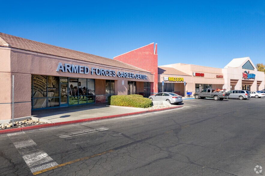 44405-44599 Valley Central Way, Lancaster, CA à louer - Photo de l’immeuble – Image 2 sur 5