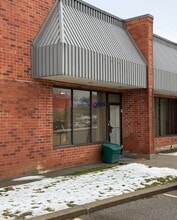 215 Traders Blvd E, Mississauga, ON à louer Photo de l’immeuble– Image 2 sur 8