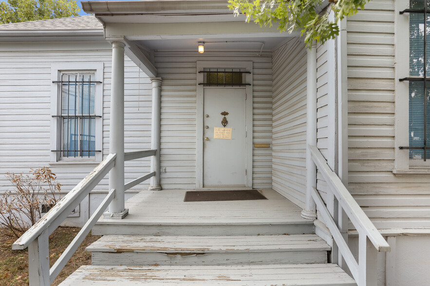 224 Casa Blanca, San Antonio, TX à louer - Photo de l’immeuble – Image 2 sur 13