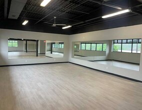 6885 W 151st St, Overland Park, KS à louer Photo intérieure– Image 1 sur 2