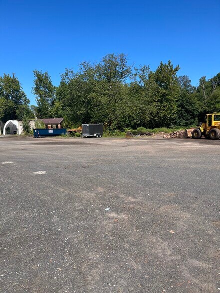 392-424 Berlin St, East Berlin, CT à louer - Photo de l’immeuble – Image 2 sur 5