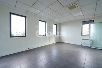 Local d'activités dans Vénissieux à vendre Photo intérieure– Image 2 sur 11