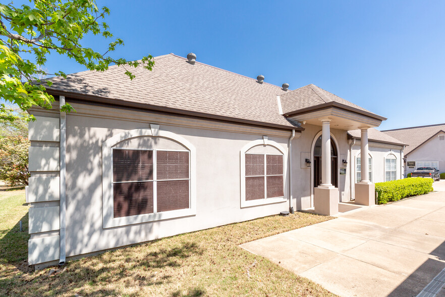 5156 Village Creek Dr, Plano, TX à vendre - Photo de l’immeuble – Image 3 sur 33