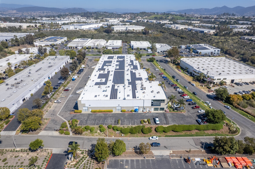 970 Park Center Dr, Vista, CA à louer - Photo de l’immeuble – Image 3 sur 10