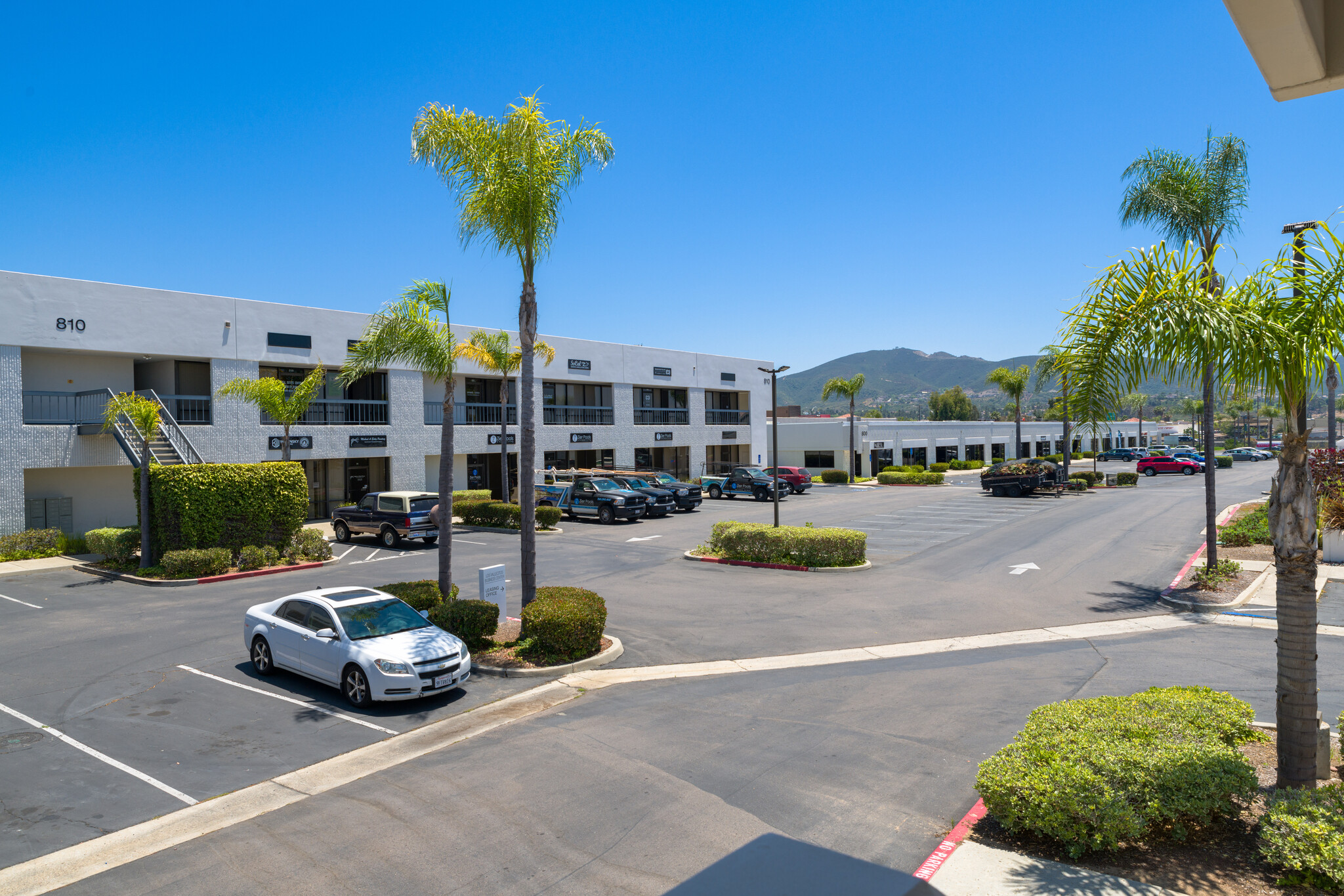 800 Los Vallecitos Blvd, San Marcos, CA à louer Photo de l’immeuble– Image 1 sur 2