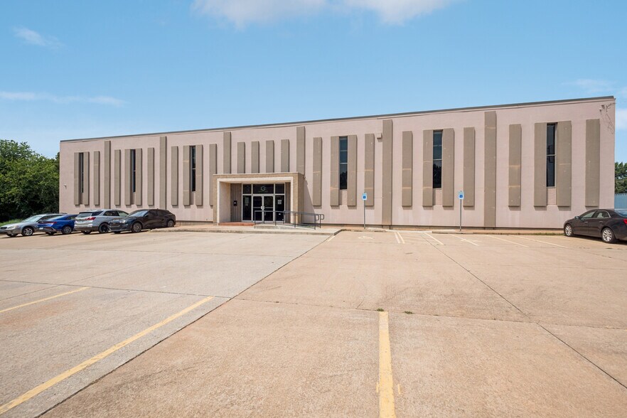 7201 N Broadway Ext, Oklahoma City, OK à louer - Photo de l’immeuble – Image 1 sur 11