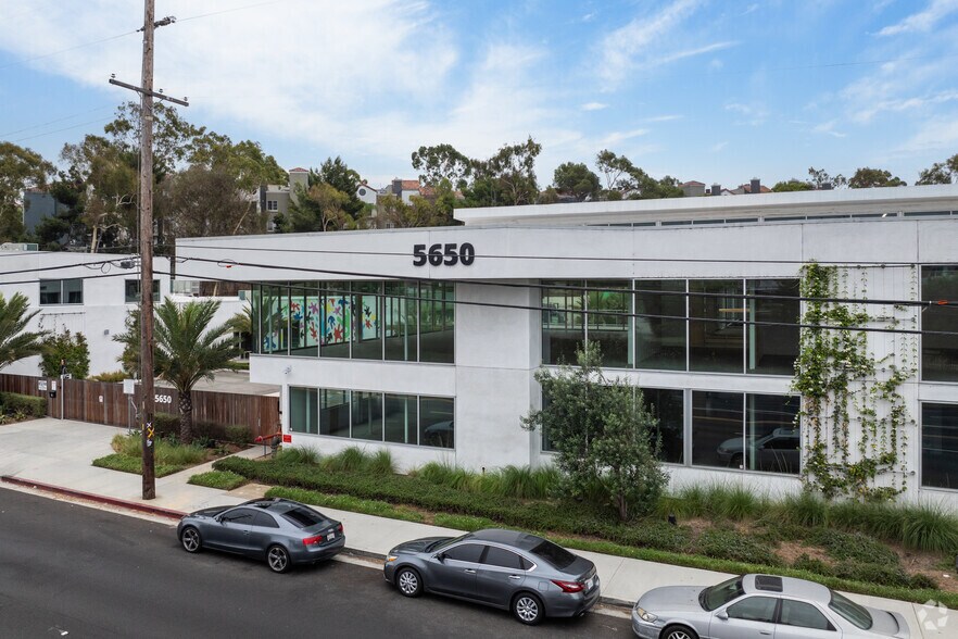 5650 W Centinela Ave, Los Angeles, CA à vendre - Photo de l’immeuble – Image 3 sur 6