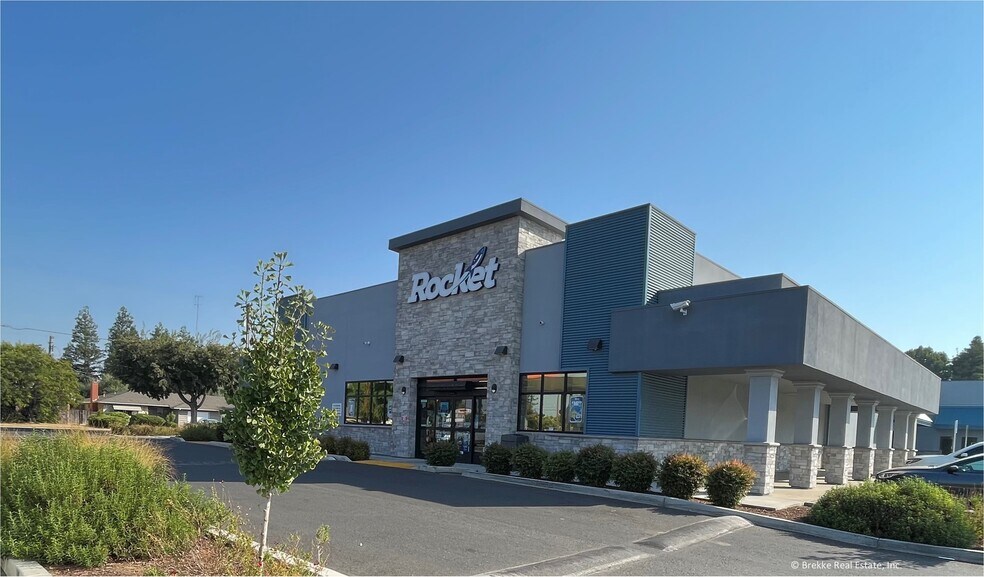950 Oakdale Rd, Modesto, CA à louer - Photo de l’immeuble – Image 1 sur 4