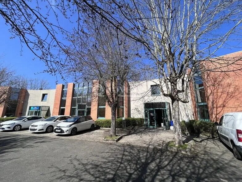 Bureau dans Trappes à louer - Photo de l’immeuble – Image 1 sur 4