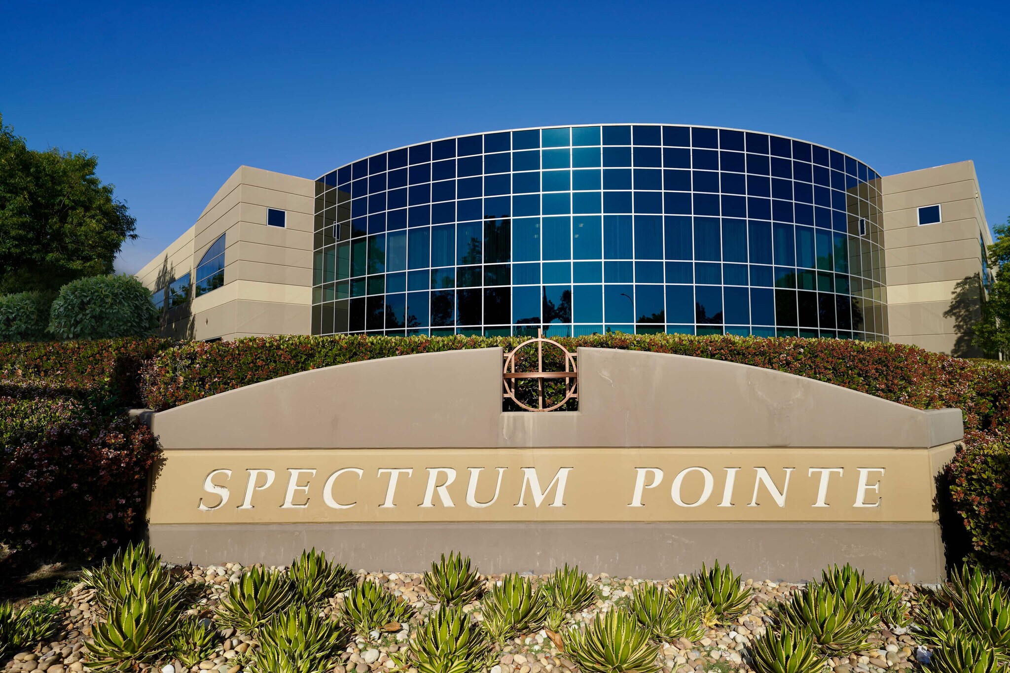 21 Spectrum Pointe Dr, Lake Forest, CA à louer Photo principale– Image 1 sur 14
