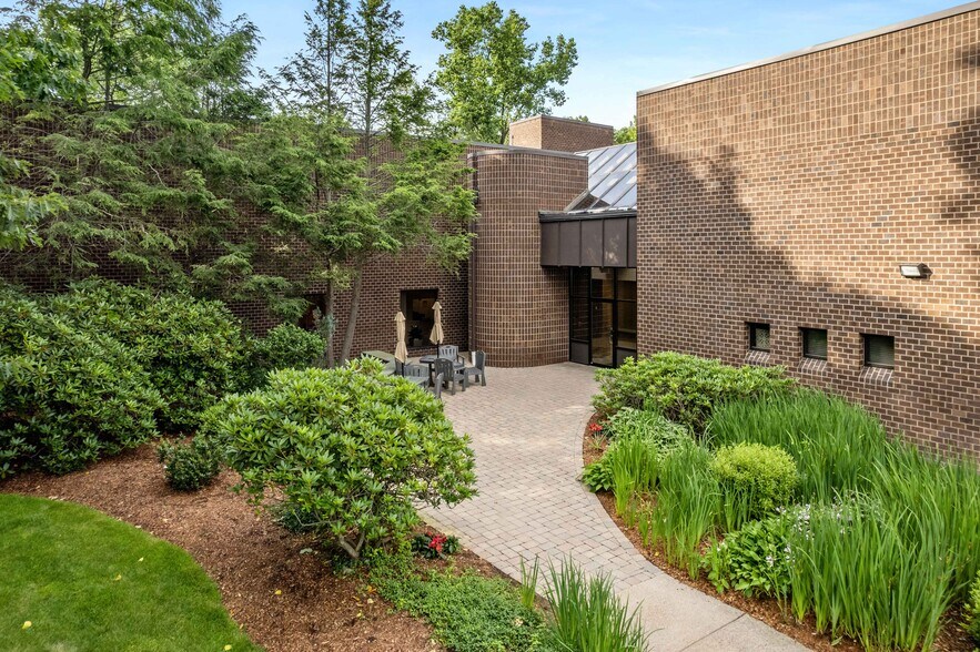 70 Wells Ave, Newton, MA à louer - Photo de l’immeuble – Image 3 sur 3