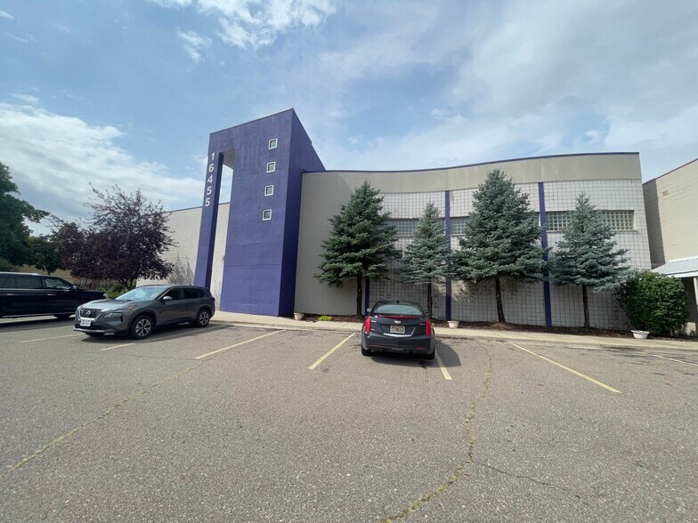 16455 Woodward Ave, Highland Park, MI à louer - Photo de l’immeuble – Image 2 sur 9