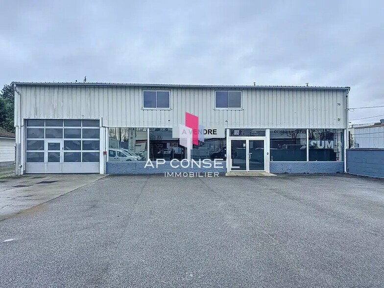 Local commercial dans Coignieres à vendre - Photo de l’immeuble – Image 1 sur 4