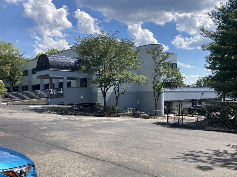 363 Vanadium Rd, Pittsburgh, PA à louer - Photo de l’immeuble – Image 1 sur 7