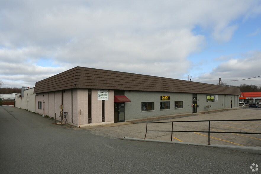 11 Comstock Pky, Cranston, RI à louer - Photo de l’immeuble – Image 3 sur 9
