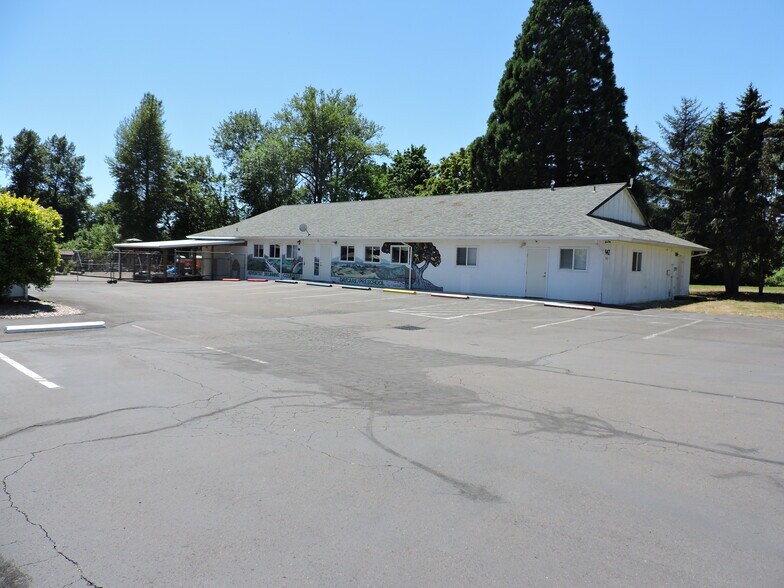 940 W Main St, Sheridan, OR à vendre - Photo de l’immeuble – Image 2 sur 12