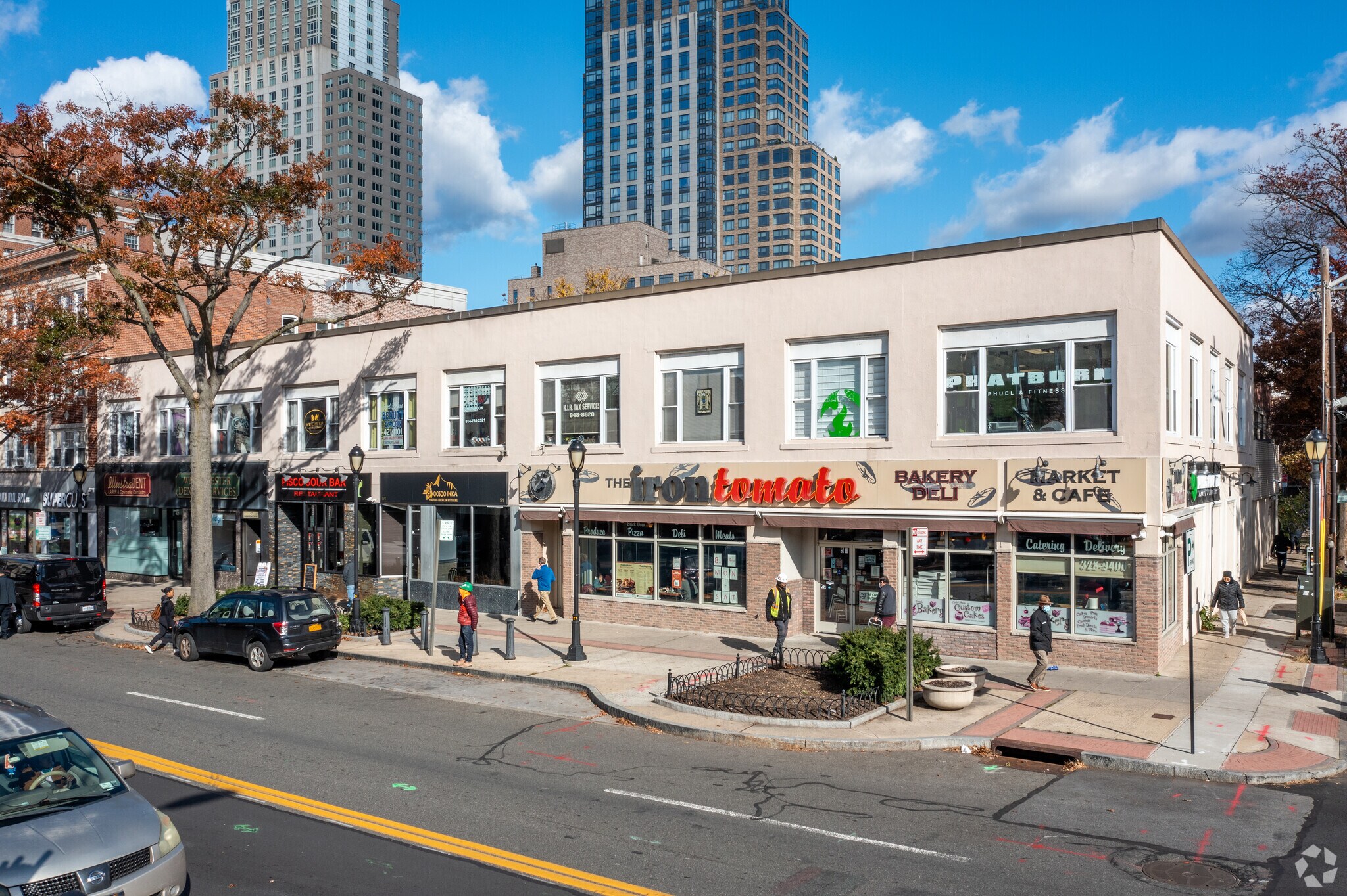 43-61 Mamaroneck Ave, White Plains, NY à louer Photo principale– Image 1 sur 14