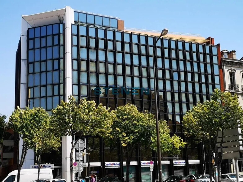 Bureau dans Marseille à louer - Photo de l’immeuble – Image 1 sur 11