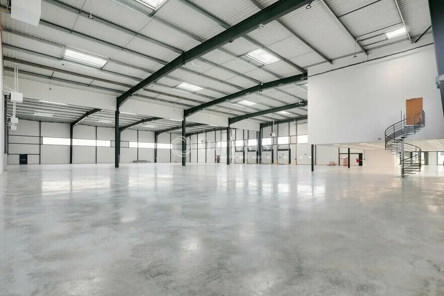 Industriel/Logistique dans Aulnay-sous-Bois à louer - Photo de l’immeuble – Image 1 sur 5