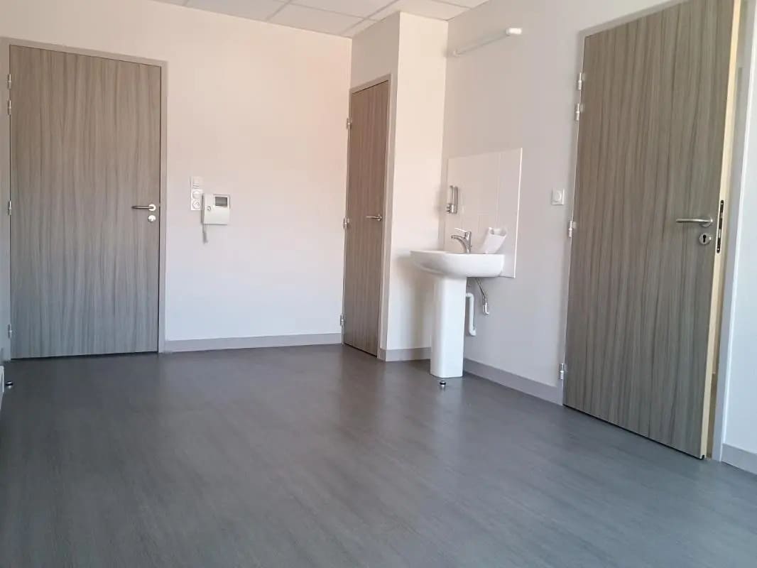 Local d’activités dans Heyrieux à louer Photo intérieure– Image 1 sur 7