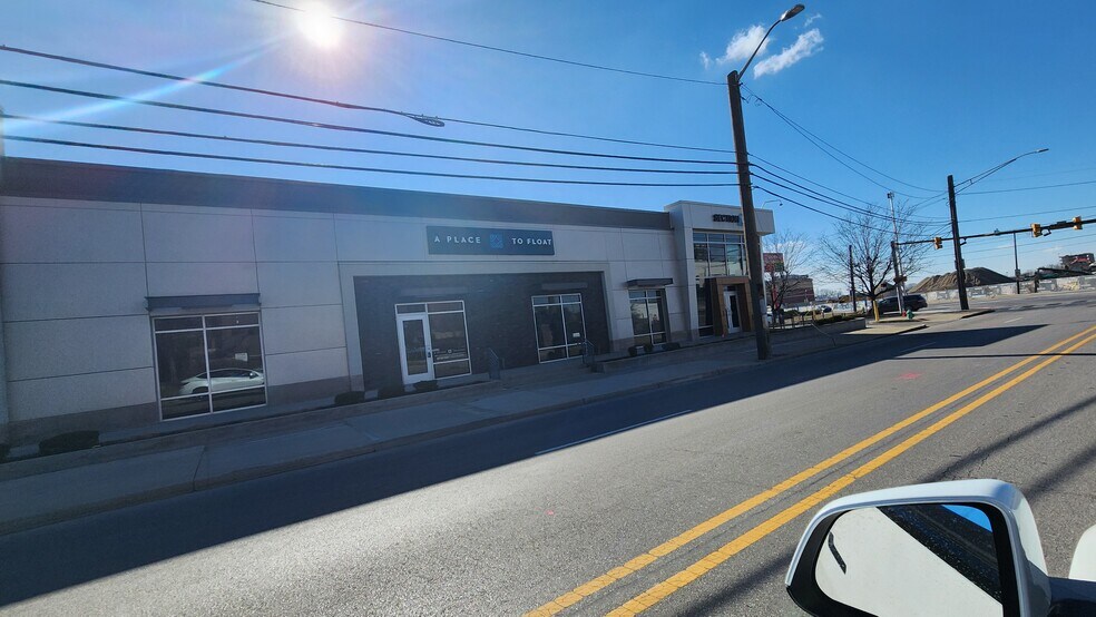 425 W South St, Indianapolis, IN à vendre - Photo de l’immeuble – Image 3 sur 21