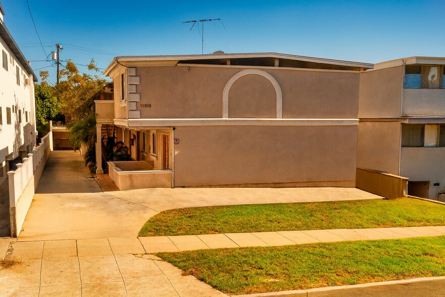 11938 Dorothy St, Los Angeles, CA à vendre - Photo de l’immeuble – Image 2 sur 19