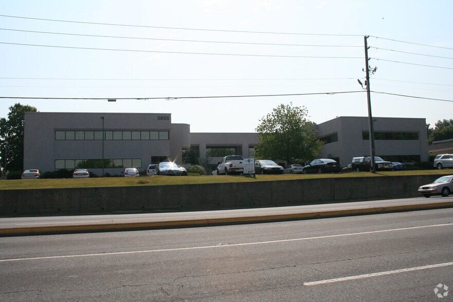 5855 Jimmy Carter Blvd, Norcross, GA à louer - Photo de l’immeuble – Image 3 sur 4