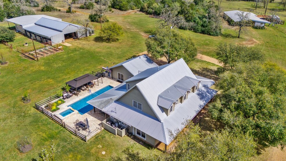 1163 Private Road 6002, Giddings, TX à vendre - Photo de l’immeuble – Image 2 sur 42