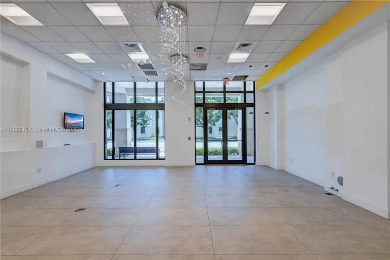 301 Altara Ave, Coral Gables, FL 33146 - Lot CU 3 - - Photo intérieure - Image 1 of 10