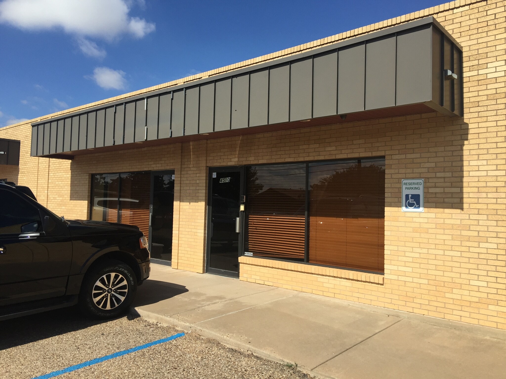 4502-4516 Englewood Ave, Lubbock, TX à louer Photo de l’immeuble– Image 1 sur 18