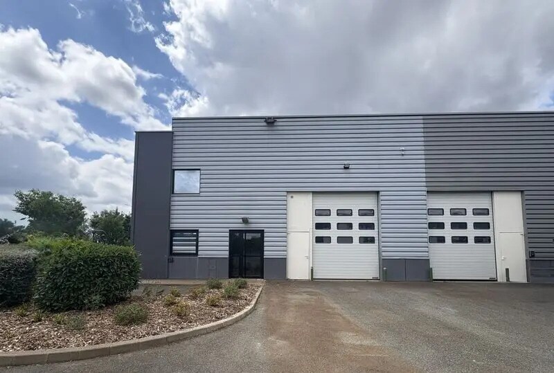 Local d’activités dans Semoy à louer Photo de l’immeuble– Image 1 sur 7