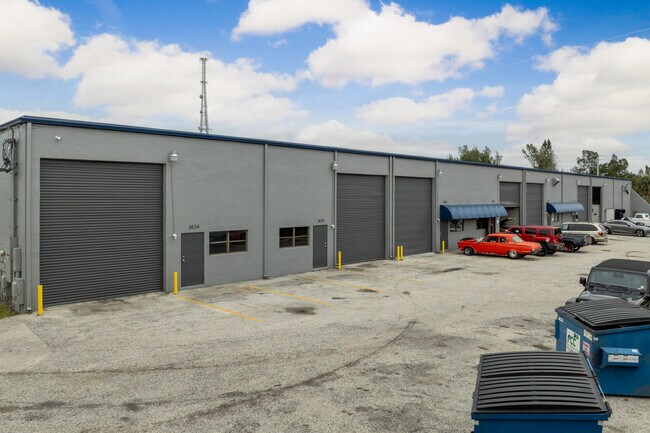 Plus de détails pour 1620-1646 SE Village Green Dr, Port, Port Saint Lucie, FL - Local d'activités, Industriel/Logistique à louer
