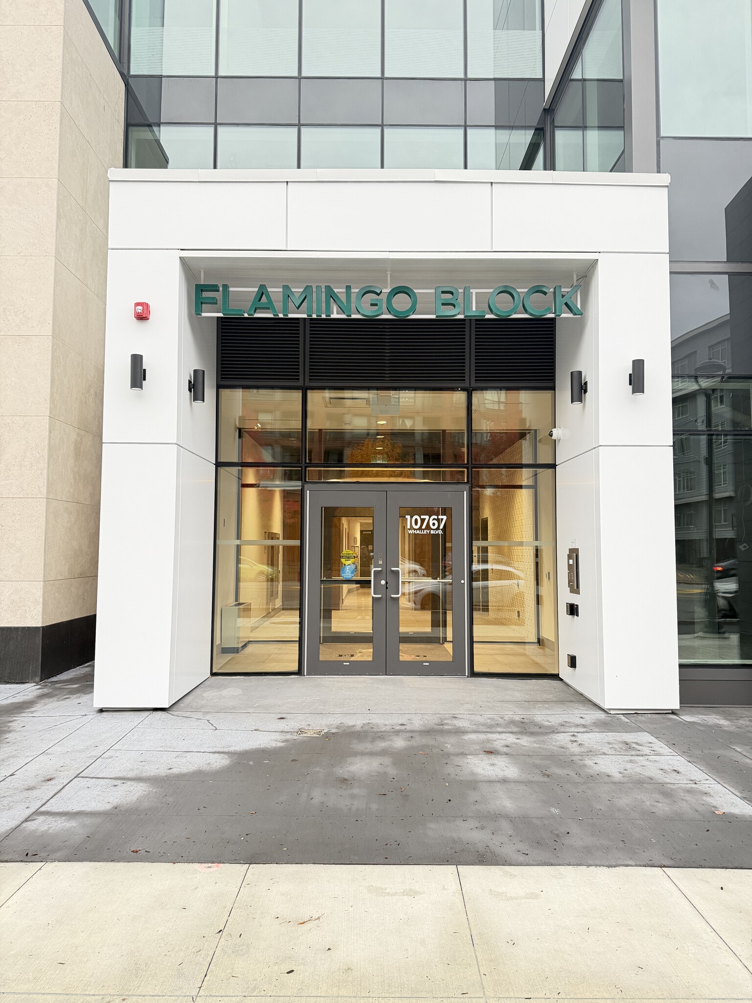 13675 107A Av, Surrey, BC à louer Photo principale– Image 1 sur 9